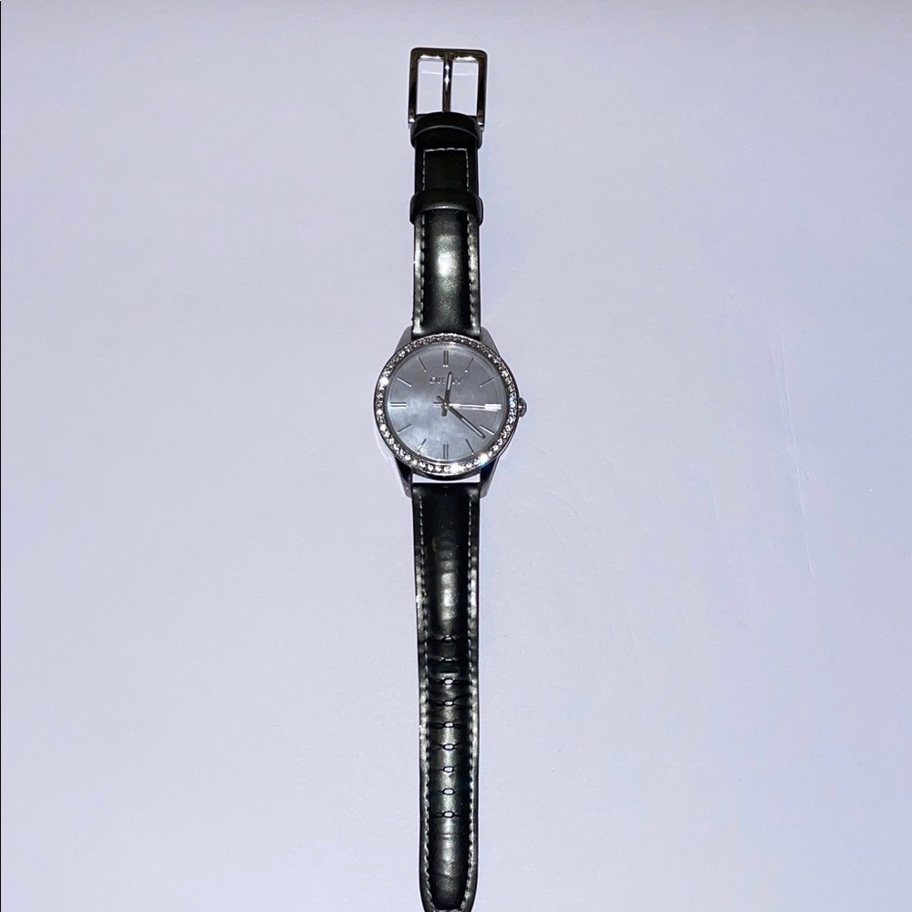 DKNY Women’s watch with silver case. Mother of Pearl dial. - Picture 1 of 7